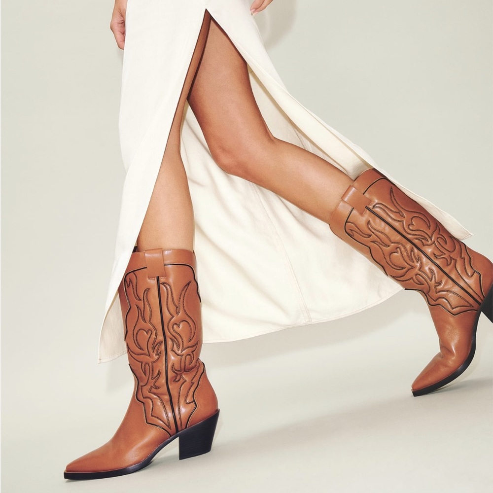 Reformation Olive Western Cowboy Boot size 7 in Nutmeg / Black